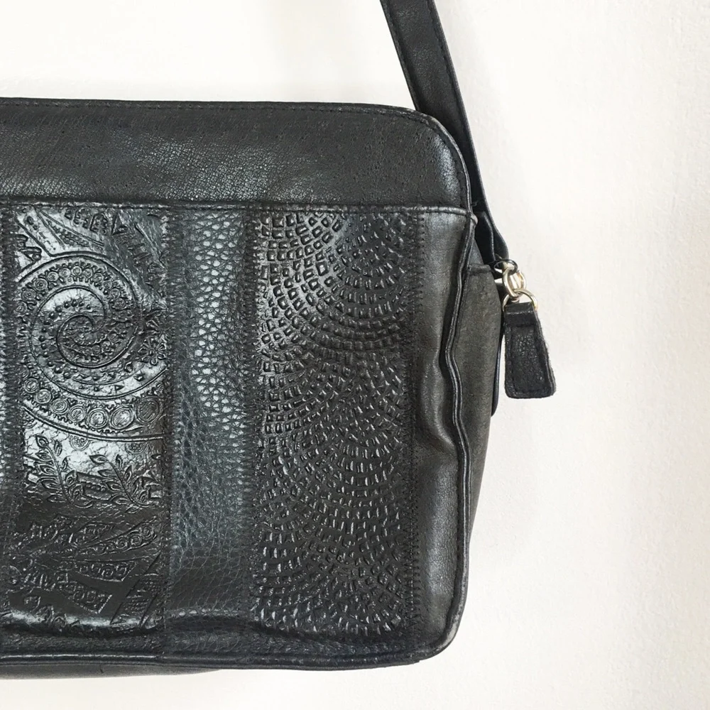 Vintage Inspired Embossed Leather Cross Body Bag Black One Size - Picture 12 of 14